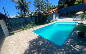 Casa com Piscina em Bertioga bem próxima ao mar com 2 suítes e Internet